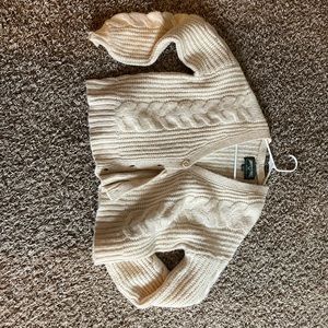 Very cute soft comfortable american eagle sweater